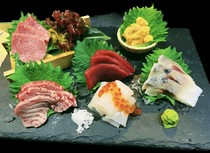 Shunsengyo to Sumibiyaki Yukari_Five kinds of sashimi sourced from all over Japan