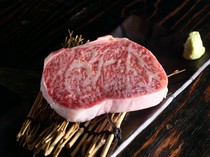 Yakiniku Yoisho_Rib Eye Roll Steak - The finest part of the rib eye, sliced thickly. Feel the satisfaction of this moment!