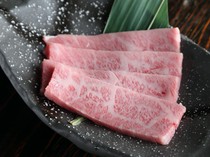 Yakiniku Yoisho_"Special Kalbi" is made by carefully selecting cuts with particularly rich fat and serving each piece with care.