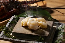 Shirogane Nishida_The "Premium Omakase Course" deepens the joy of appreciating seasonal seafood and mountain delicacies.