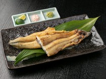 Doikatsuman Gion Yasaka Branch_"Shirayaki eel" is a dish you'll want to enjoy with sake.