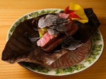 Kappo Ichika_Grilled Japanese beef on magnolia leaf