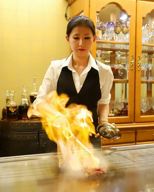 Steak House Kanai Odawara-ekimae Branch_Momoko Kanai