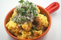  炸花椰菜配香草碎 