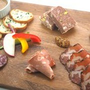  什锦火腿和萨拉米香肠 