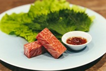 Yakiniku USHIGORO Yokohama branch_Special Sirloin with Plum Sauce and Lettuce