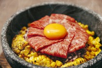 Yakiniku USHIGORO Yokohama branch_ Stone-grilled garlic rice with Wagyu beef and corn