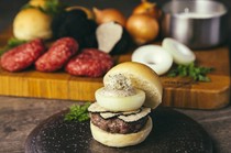 Yakiniku USHIGORO Shinjuku 3-chome branch_Specially selected Wagyu beef slider burger