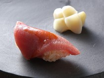  Kamatoro - Confidently recommended sushi made with the rare part of bluefin tuna 