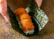  Uni Dog - Indulge in luxury with Hokkaido sea urchin. 