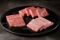 Yakiniku Gyugujo Bettei_Three types of carefully selected marbled Wagyu beef