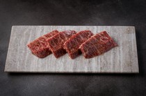 燒肉   牛宫城　别邸_宫佐子裙牛排配宫城特制盐酱