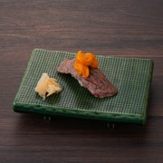 Hokkaisushi to Robata Sushiyama Shinjuku_Grilled Wagyu beef sushi with sea urchin