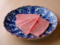 燒肉  神田精肉店_「黑毛和牛A5排骨」瘦肉與脂肪的比例非常好，讓您享受到肉的天然甜味和風味。