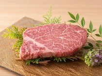 Kobe Beef Yakiniku Okatora_The ultimate rare cut. Thick steak meat cut into bite-sized pieces for easy grilling. "Chateaubriand"