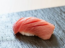 Sushi Suzuki_Melt in your mouth with its elegant aroma and flavor. Domestic wild bluefin tuna "Toro Nigiri"