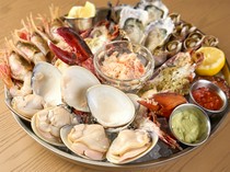 Peter Luger Steak House Tokyo_Seafood Platter - An appetizer. The ingredients themselves are enhanced without too much addition.