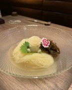  심플하지만 진한 맛. 포토제닉한 한 접시 '산(燦)의 맛있는 냉면' 