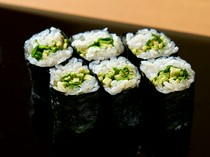 Ryoheisushi_A masterpiece of rolls. The aroma and taste of fresh wasabi is overwhelming in the "Mazuma Wasabi Rolls"