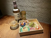 SUNTORY WHISKY BOTTLE BAR 札幌BAR GARBO_「什錦熏制食品」讓您晚上喝得更深