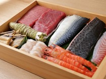  江戶前壽司，選用精心挑選的新鮮魚類製作。 