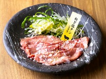 Asahikawa Jingisukan Daikokuya Shinbashi Branch_Negishio Lamb Tongue - Its flavor is concentrated and exquisitely matched with green onions.