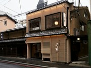  Outside view 