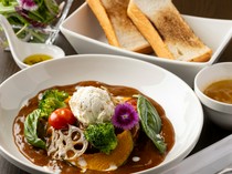 BANANA COFFEE_Choose your main dish and enjoy plenty of vegetables in our "Today's Lunch Set"