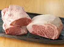 銀座 青天_炭火烤出的肉質鮮美的「牛排」