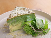 Kobayashi Chef ga Tegakeru Yoru no Vegistro Oimachi_The vibrant colors and delicious taste of the "Green Vegetable Frittata"