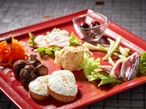 EL Patio_3, 5, or 8 types. A well-balanced selection from the many popular tapas menus: "Tapas Assortment"