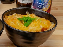 渔吉_使用北海道名牌猪肉“梦之大地”制作的“猪排丼”