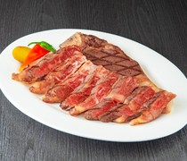 Mark Matsuoka Grill Sapporo_Rare Japanese Black T-Bone - Taste the deliciousness of Wagyu beef to your heart's content.