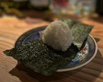 cafe&bar YOKACHORO_Salted rice ball made with the first autumn buds of seaweed