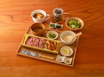 Asakusa GYUUNA Yadoki_Kaminarimon set with eel and beef rice