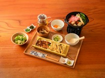 Asakusa GYUUNA Yadoki_Asakusa Set with Glaze-grilled Eel and Unseasoned Grilled Eel Rice - A deluxe set using domestic eel from Yamanashi Prefecture