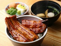 Kagurazaka Jiyaki Unasen_Unagi Don with one eel - 	Enjoy the crispy, fluffy grilled eel served in a hearty dish!