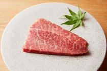 Fukusho_Today's top-grade red meat of Japanese black beef (Tomosankaku, Shinshin, Shoulder triangle)