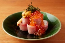 Fukusho_Bluefin tuna medium fatty tuna topped with sea urchin and salmon roe