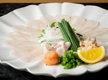  Be enchanted by the delicate flavor. Fugu cuisine inherited from a long-established fugu restaurant 