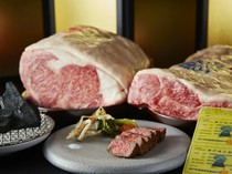 Wagyu beef and local specialty RESTAURANT &BAR 17CLUB_Kobe Beef Sirloin char-grilled Steak (100g) - The delicious taste of Kobe beef spreads with just one bite.