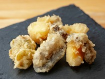 Tempura Takeuchi_Live Abalone Tempura - The best live abalones are purchased each season and made into tempura. The flavor of the sea and the tenderness of the abalone are fascinating.