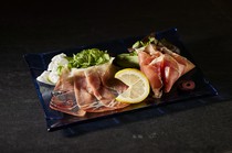  一盤生火腿（整條塞拉諾火腿） 