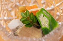  제철 채소를 맛보는 조림요리 '계절의 시원한 작은 반찬' 