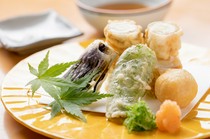  얇은 튀김옷에 감칠맛을 가득 담은 '튀김 덴푸라' 