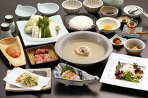  "华味鸟"鸡肉汆锅，尽情享受用心打造的精品"套餐料理"  
