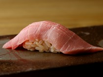 Kita_Medium fatty tuna nigiri