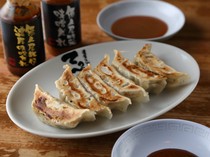 浓郁豚骨TEPPEI拉面_从饺子皮手工制作！ "名物TEPPEI饺子"