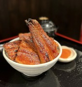 鰻魚料理三代目 UNA東  中川本店  昭和四十四年創業_鰻魚上蓋<五片>