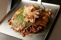 Okonomiyaki Columbus Ishikawacho ekimae Branch_Authentic Hiroshima-yaki with a special sauce